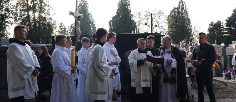 Uroczystość Wszystkich Świętych na jarosławskim cmentarzu – FOTORELACJA