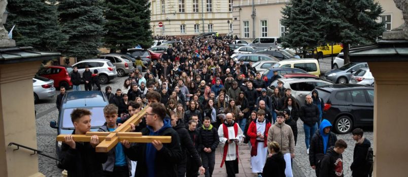 Rekolekcje wielkopostne dla szkół ponadpodstawowych – „Światło w ciemności – NADZIEJA”
