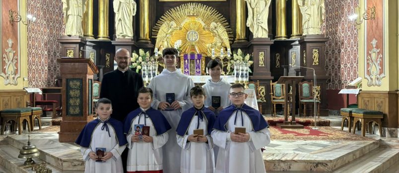 „Służcie Panu z weselem…” – błogosławieństwo nowych ministrantów i lektorów